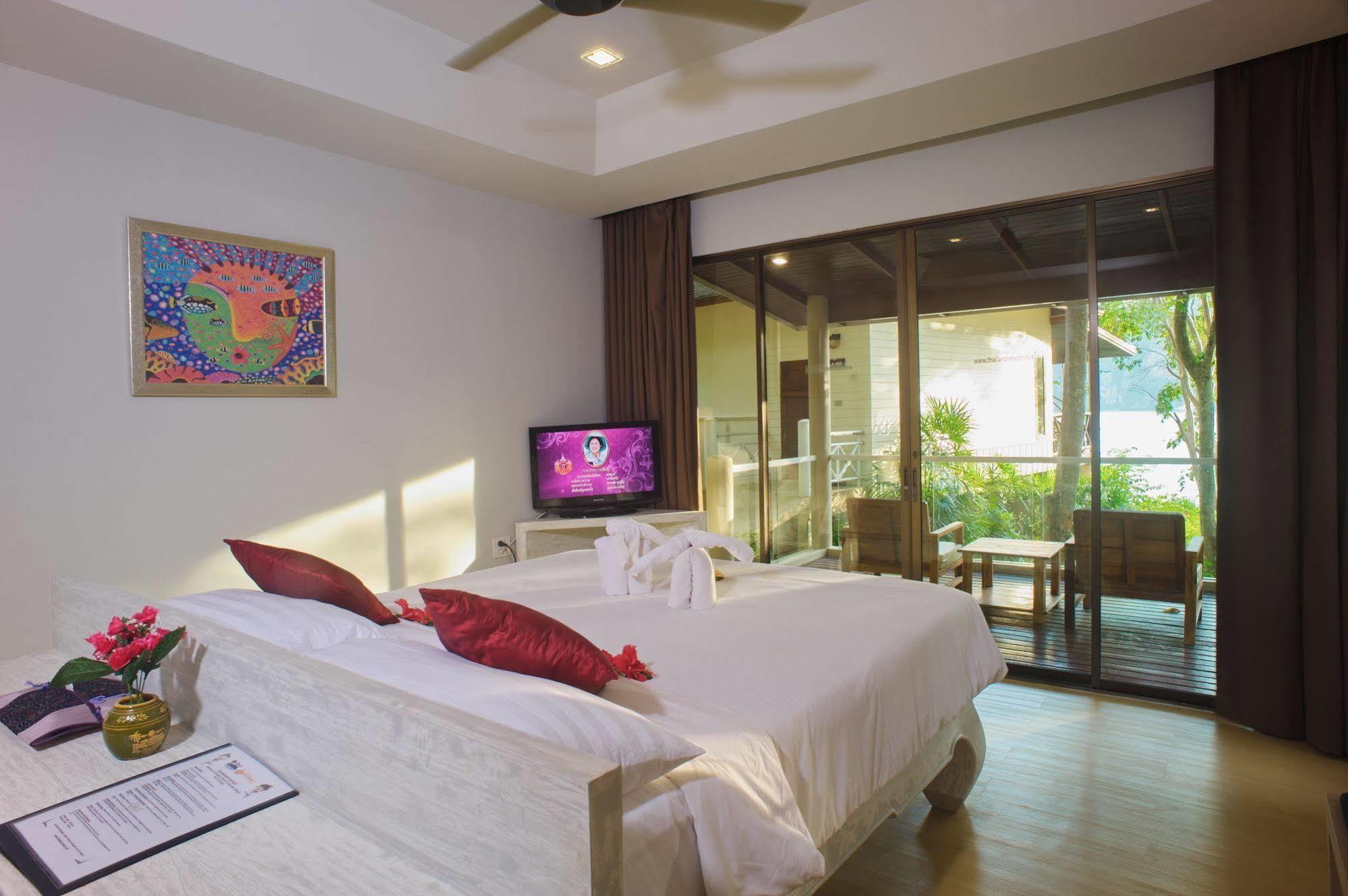 Phi Phi Bayview Premier Resort Exterior photo